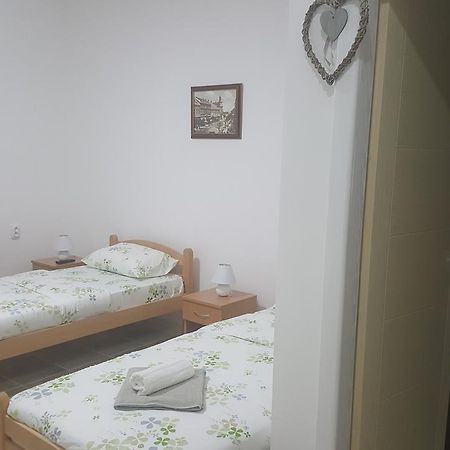 Apartmani Maja Zrenjanin Esterno foto