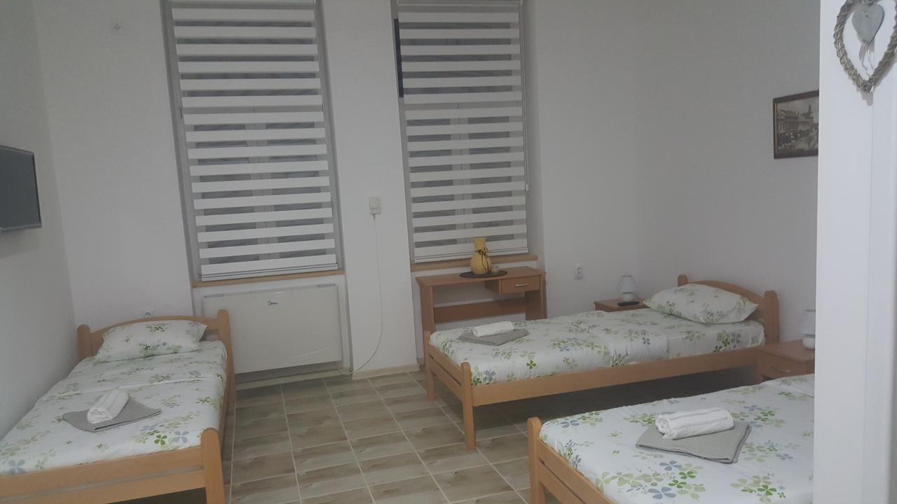 Apartmani Maja Zrenjanin Esterno foto