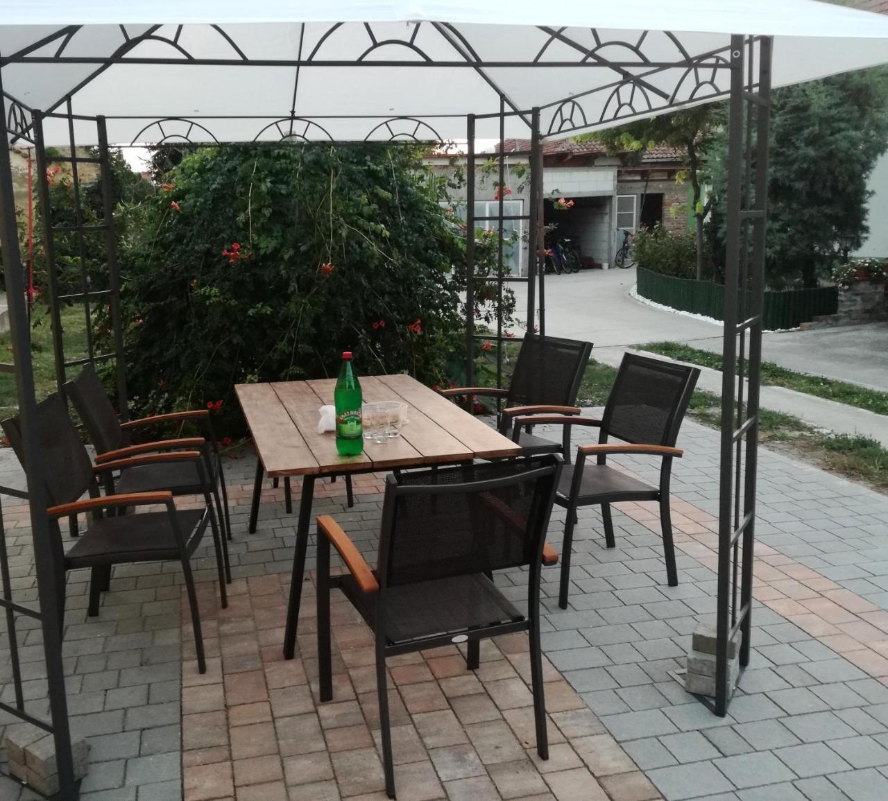 Apartmani Maja Zrenjanin Esterno foto