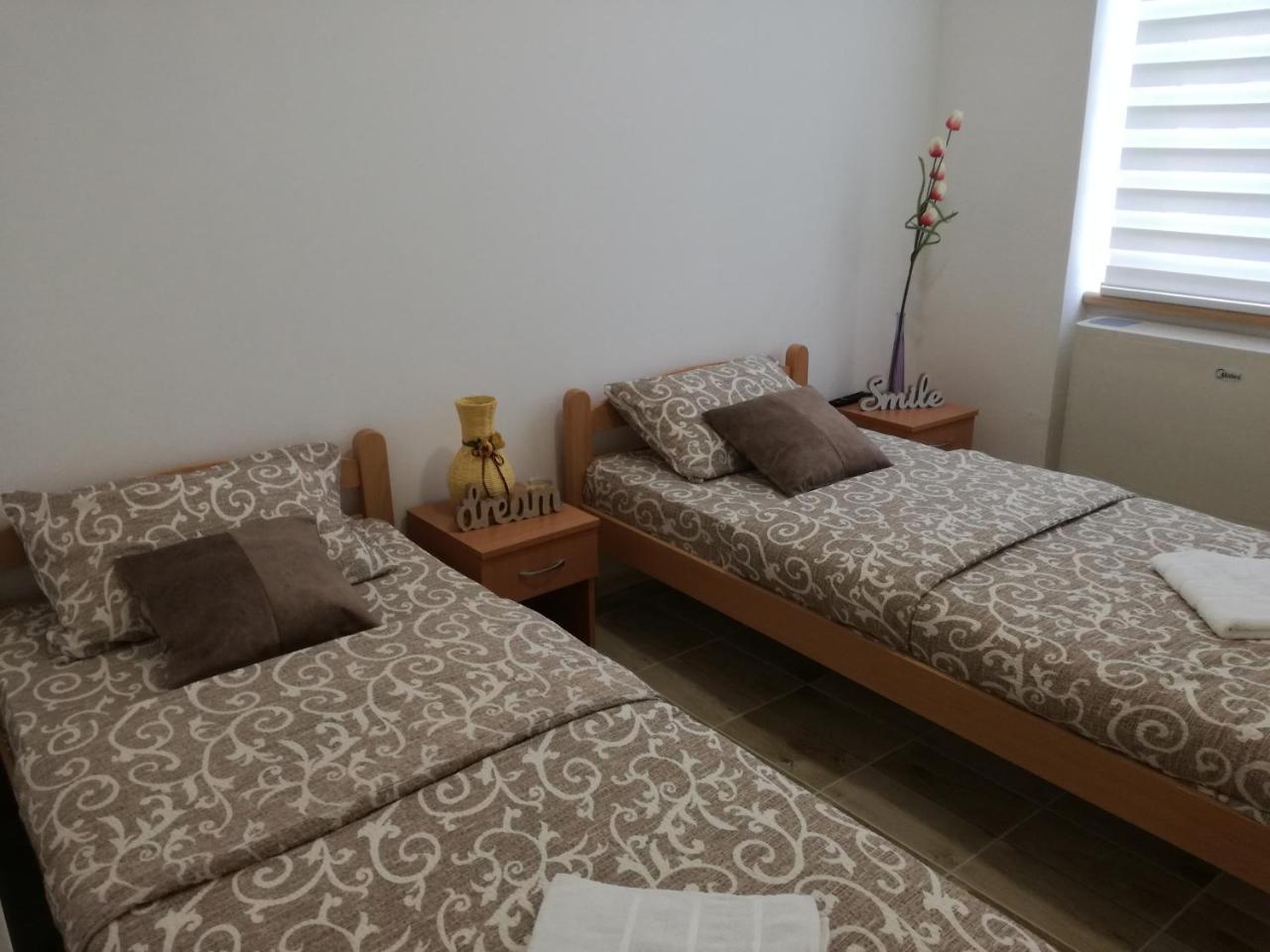 Apartmani Maja Zrenjanin Esterno foto
