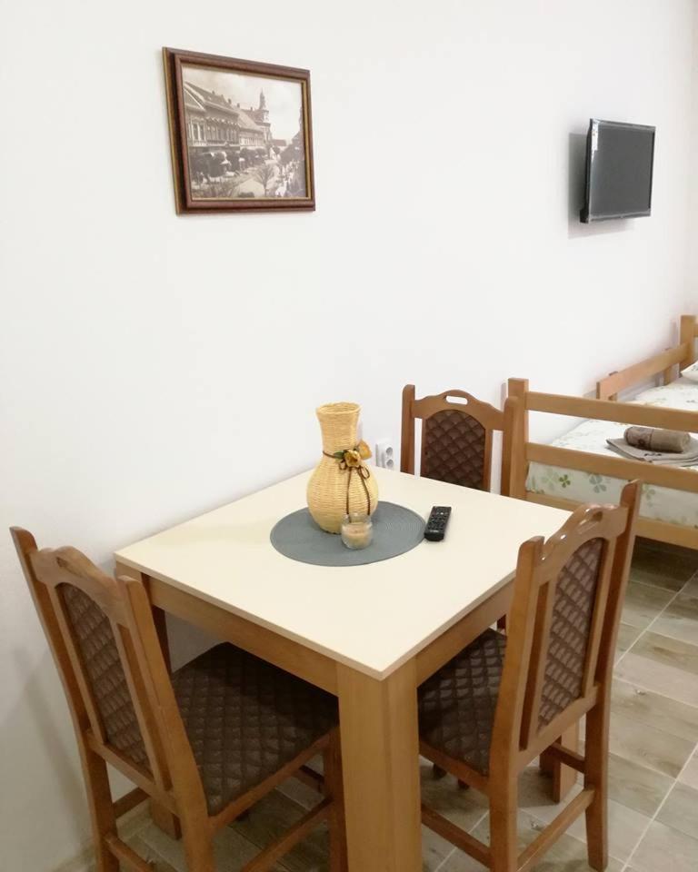 Apartmani Maja Zrenjanin Esterno foto